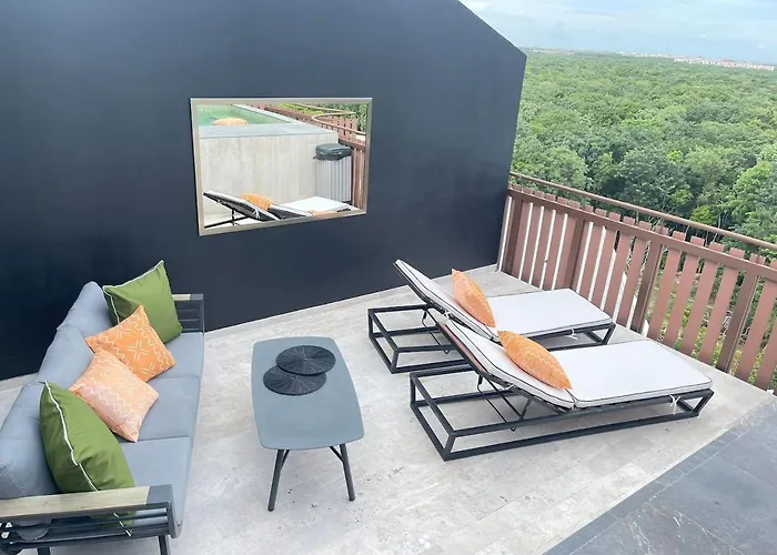 Luxury 3bd With Balcony And Rooftop Pool Apartment