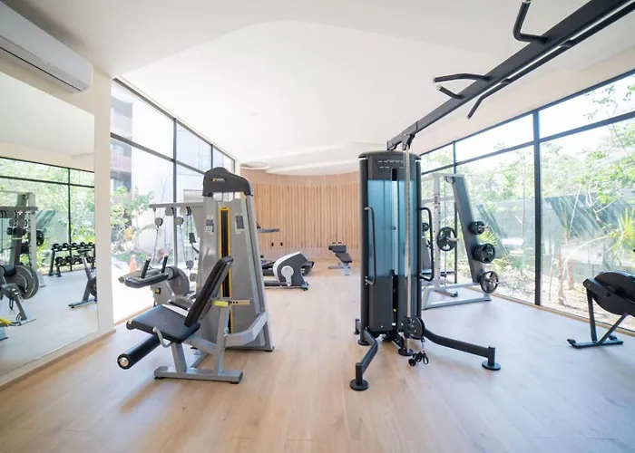 Luxury 3bd With Balcony And Rooftop Pool Apartment