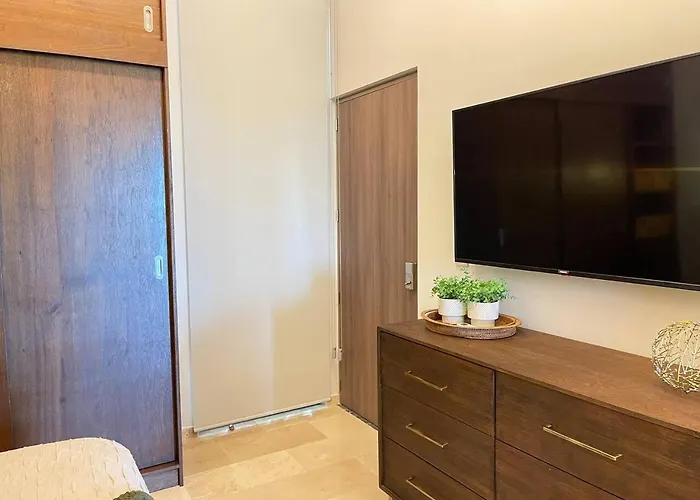 Luxury 3bd With Balcony And Rooftop Pool Apartment *